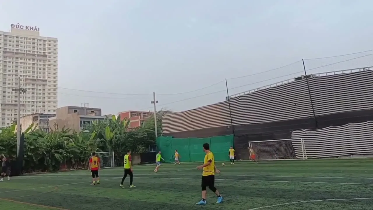 Bàn thắng móc kèo Phải của Mr.Thành