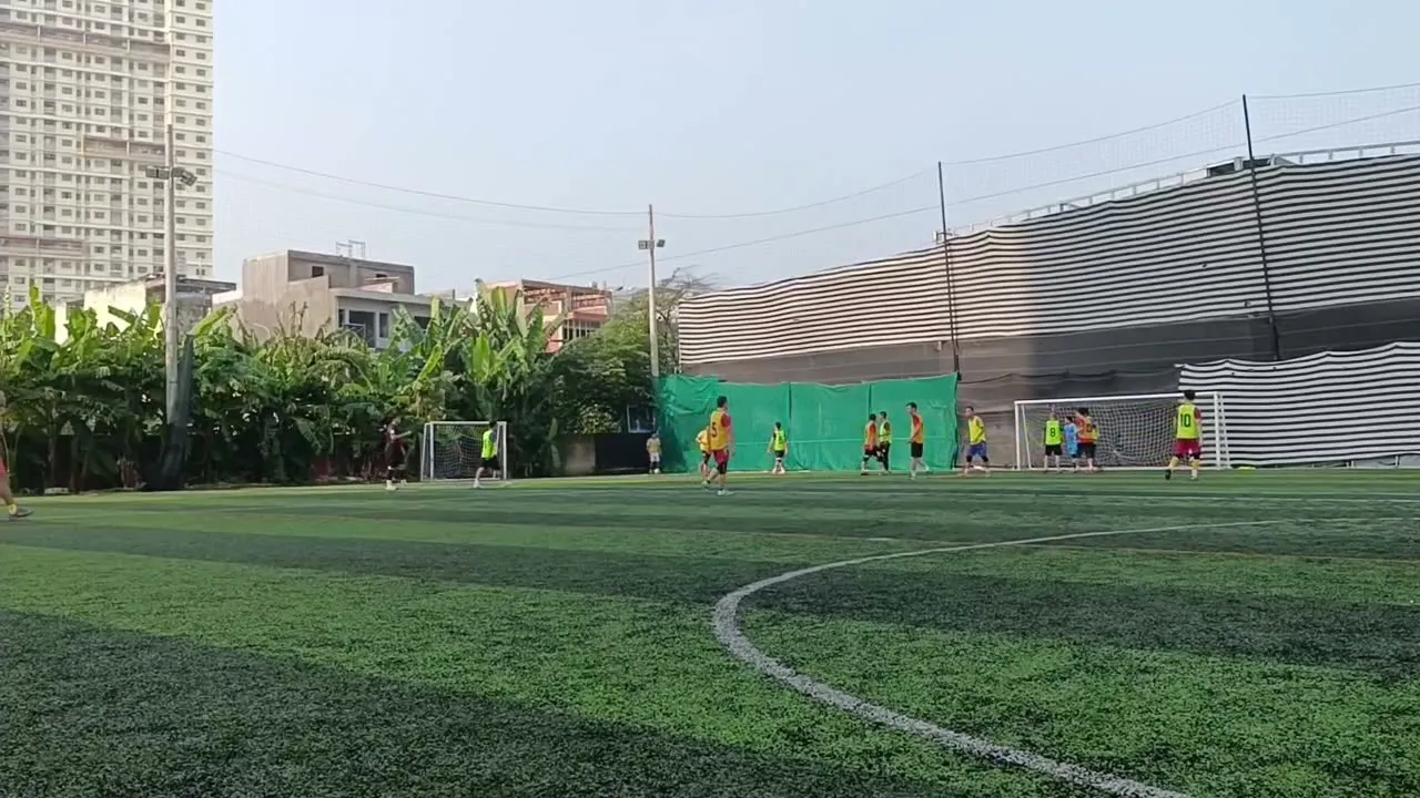 Bàn thắng đánh đầu của Việt Hùng